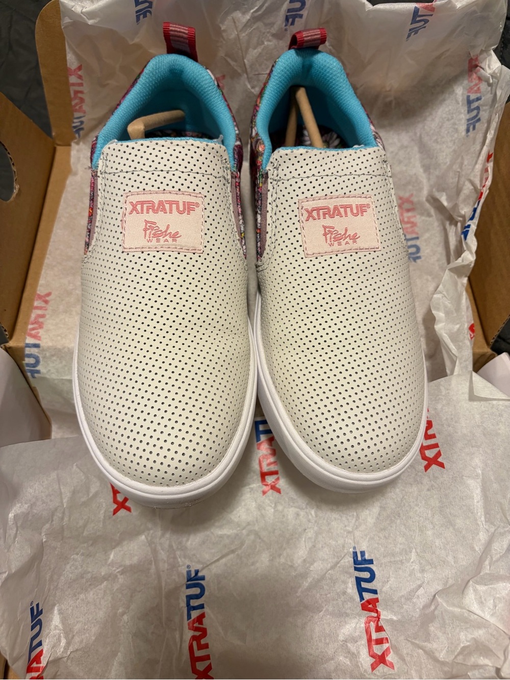 Slip-On Women's Moccasins with Floral Accents - White and Pink - Picture 3 of 6